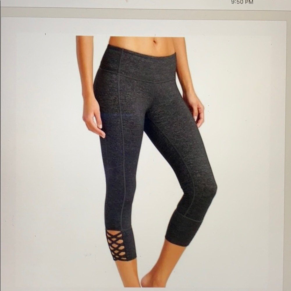 NWT Athleta Quest Mind Over Mat Capri